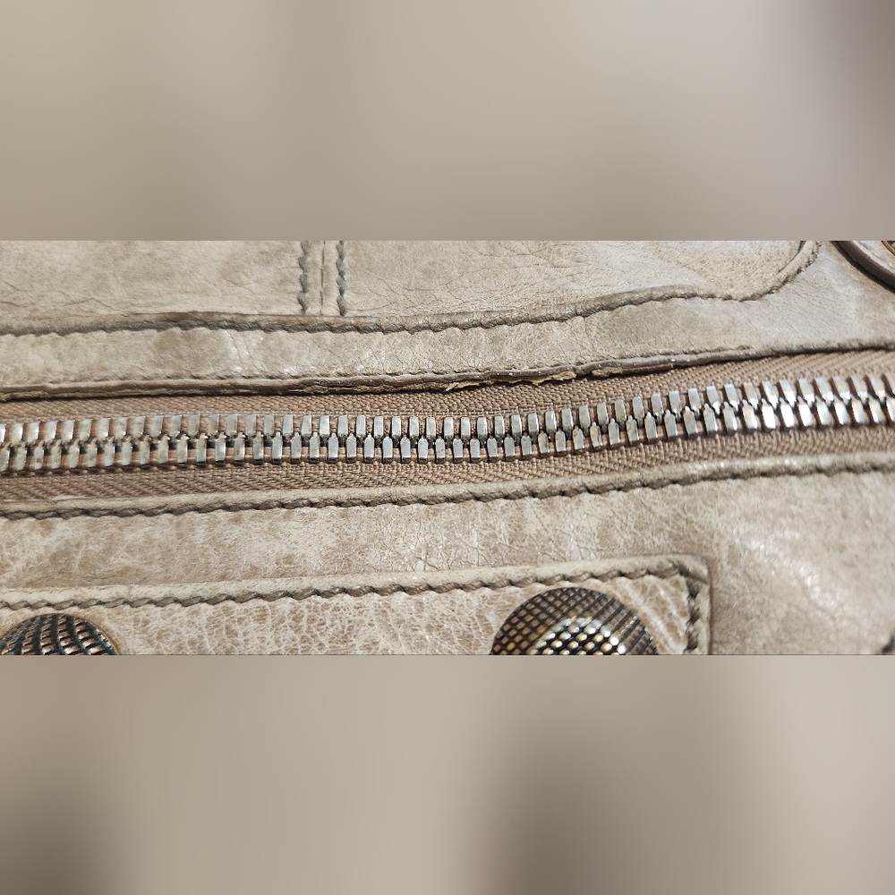 Cream Leather Balenciaga Bag - Picture 11 of 17